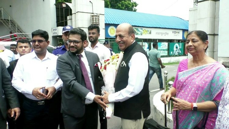 এক হয়ে সাথে মিলে কাজ করার কথা বললেন নতুন ভারতীয় হাইকমিশনার